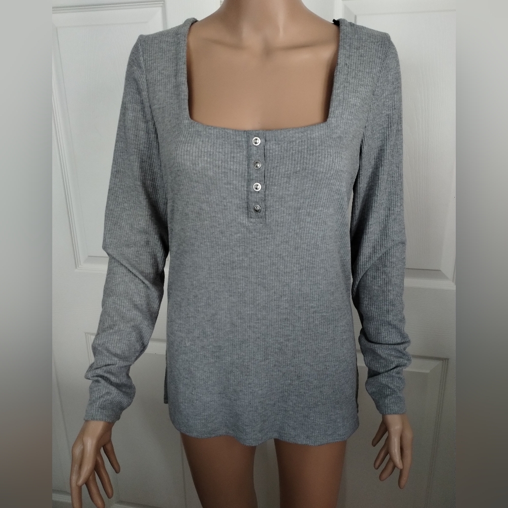 Sale! Chaser Gray Ribbed Top Medium - Picture 9 of 9